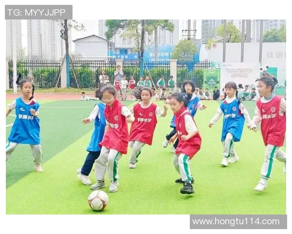 小学足球基本动作要领详解助力孩子们快乐成长与团队合作